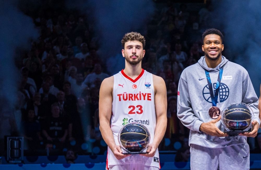 Γιάννης και Σενγκούν μας χάρισαν το beef του EuroBasket-το βίντεο που δεν ανταλλάζουν χειραψία