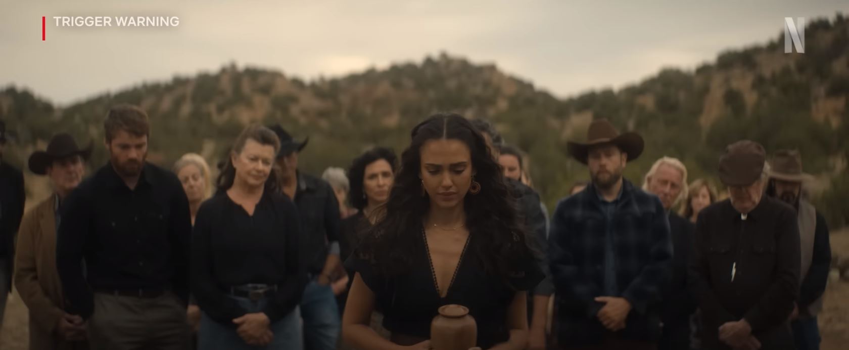 Στο Trigger Warning του Netflix η Jessica Alba παίρνει την εκδίκησή της, στην κυριολεξία