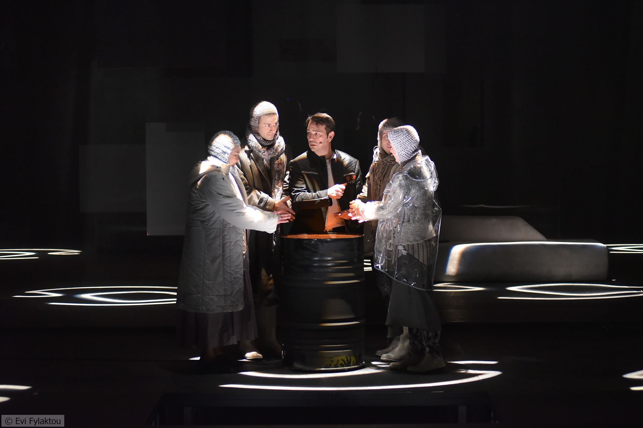 Αλέξανδρε Λογοθέτη στους πόσους βαθμούς Φαρενάιτ καίγεται η ελευθερία μας;