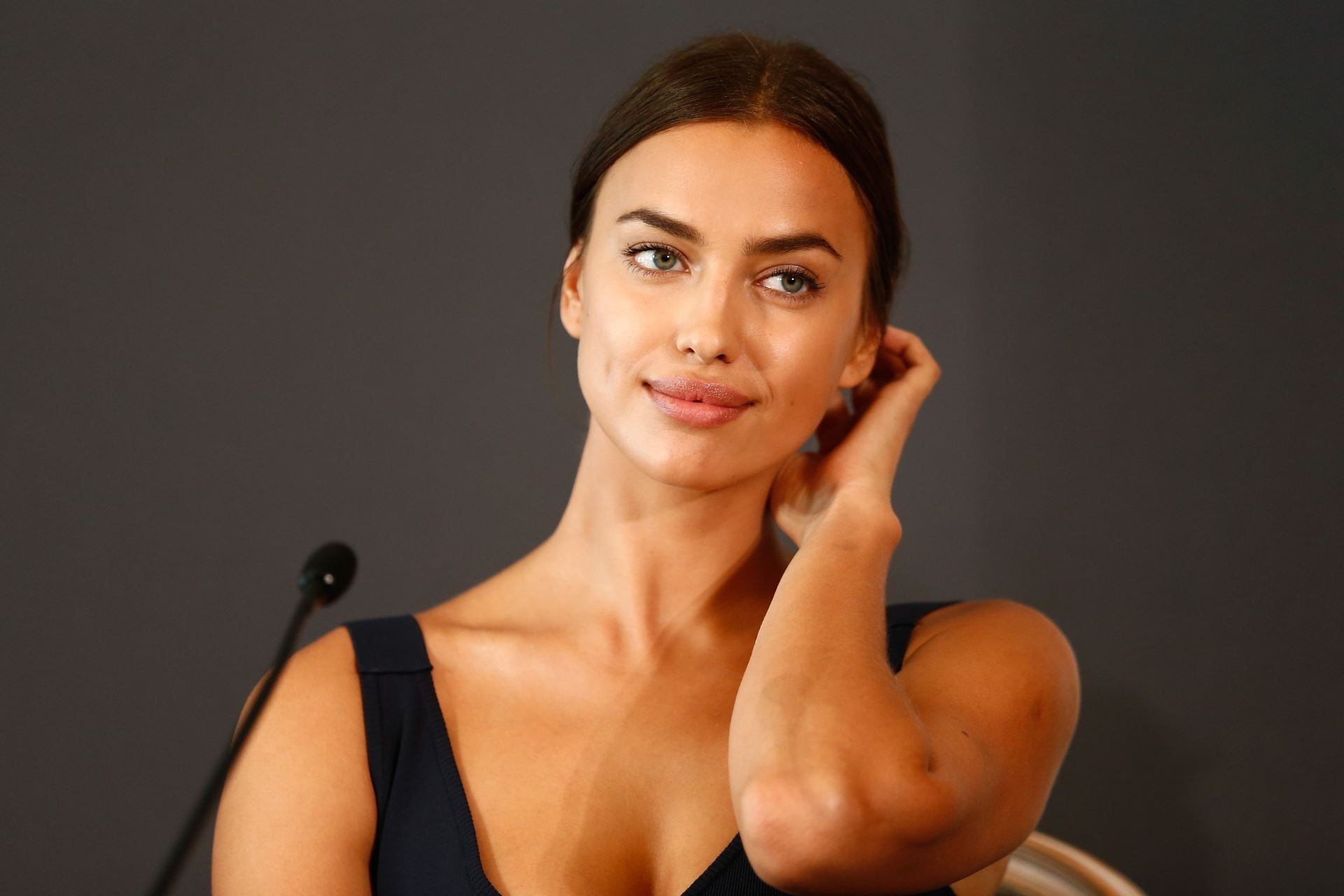 Η Irina Shayk ντύθηκε Τσιτσιολίνα και έβαλε φωτιά στο Instagram