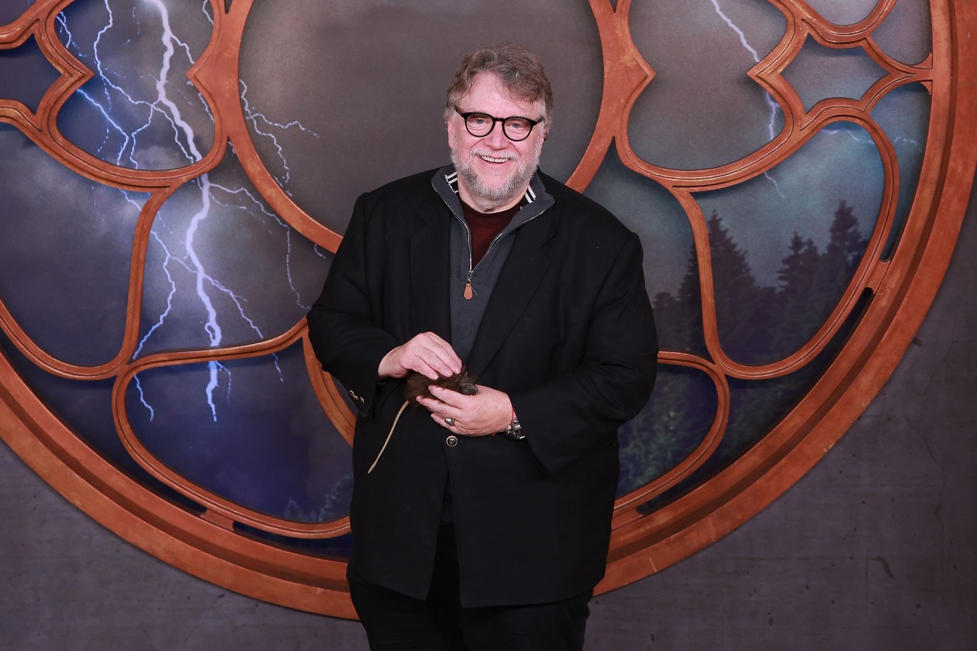 Μέσα στη βιβλιοθήκη του Guillermo del Toro-τα βιβλία και οι συγγραφείς που τον εμπνέουν