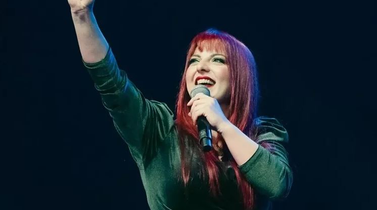 Η Χρύσα Κατσαρίνη θέλει η γυναίκα του μέλλοντος να είναι 'μη δολοφονημένη'