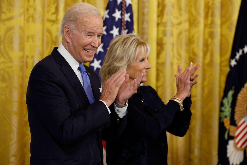 O Joe Biden έκανε 5 προτάσεις γάμου στη σύζυγό του