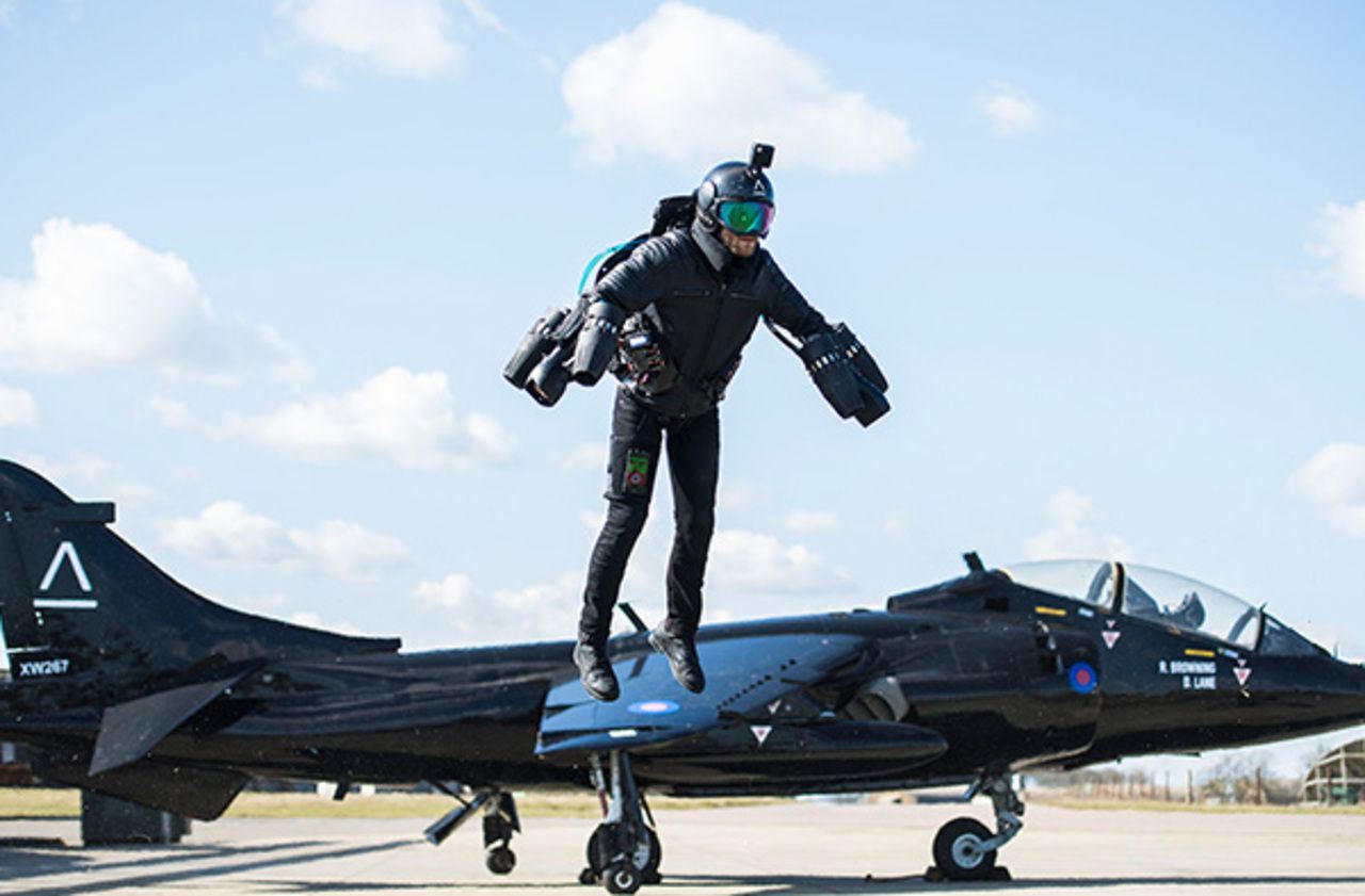 Το κοστούμι που σου επιτρέπει να πετάξεις, ακριβώς όπως στις ταινίες