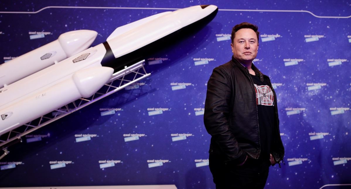 Μερικές αποκαλύψεις για τον Elon Musk από τον πατέρα του