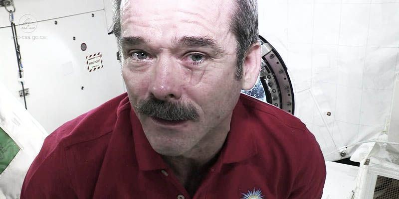 Τι συμβαίνει αν κλάψεις στο διάστημα