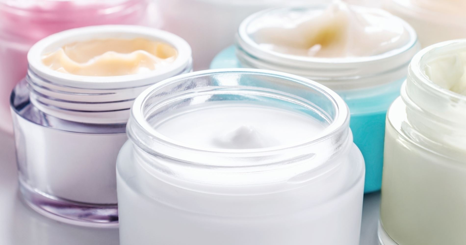 To success story του φαρμακοποιού που έγινε δισεκατομμυριούχος από μάσκες ομορφιάς των 3 ευρώ