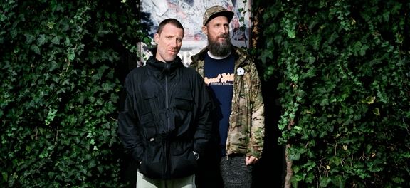 Μία διασκευή για να (ξανα)ερωτευθείς το West End Girls των Pet Shop Boys