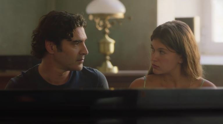 Ο Χριστόφορος Παπακαλιάτης πάει Netflix