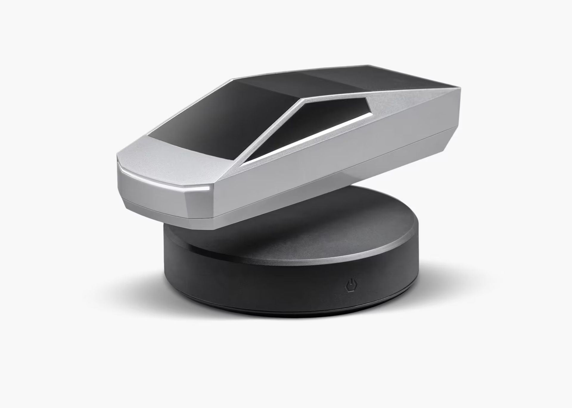 4 δώρα Χριστουγέννων που θα λατρέψει ένας φαν της Tesla