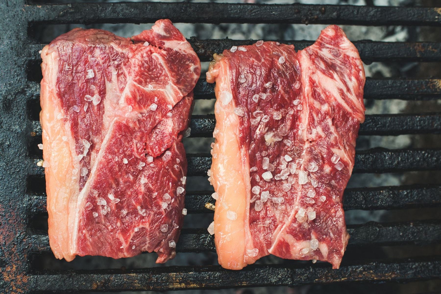 Απόλυτα υγιεινό το κρέας όταν ψήνεται στα κάρβουνα