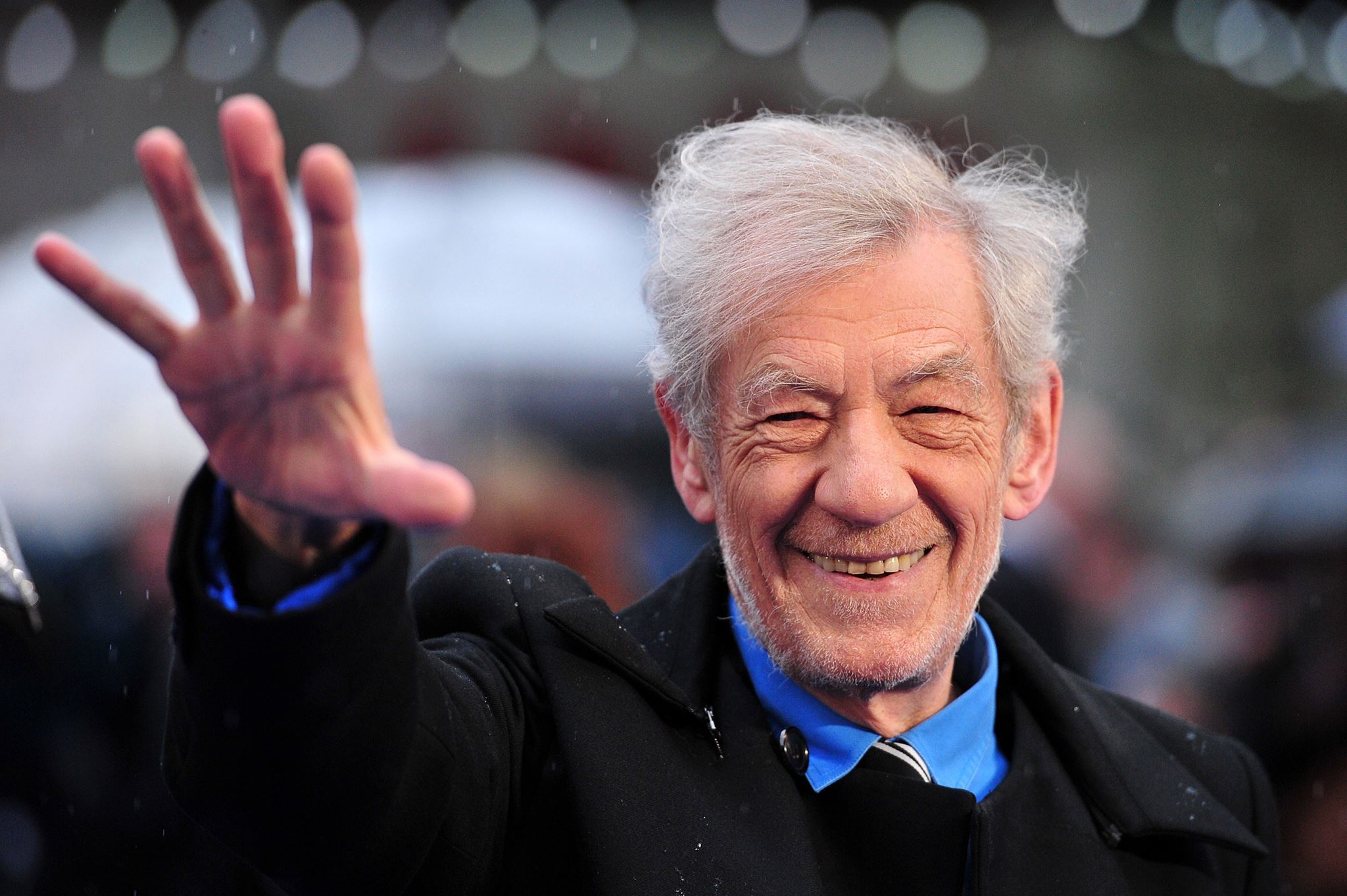 O Sir Ian McKellen έκανε το καθήκον του στην κοινωνία