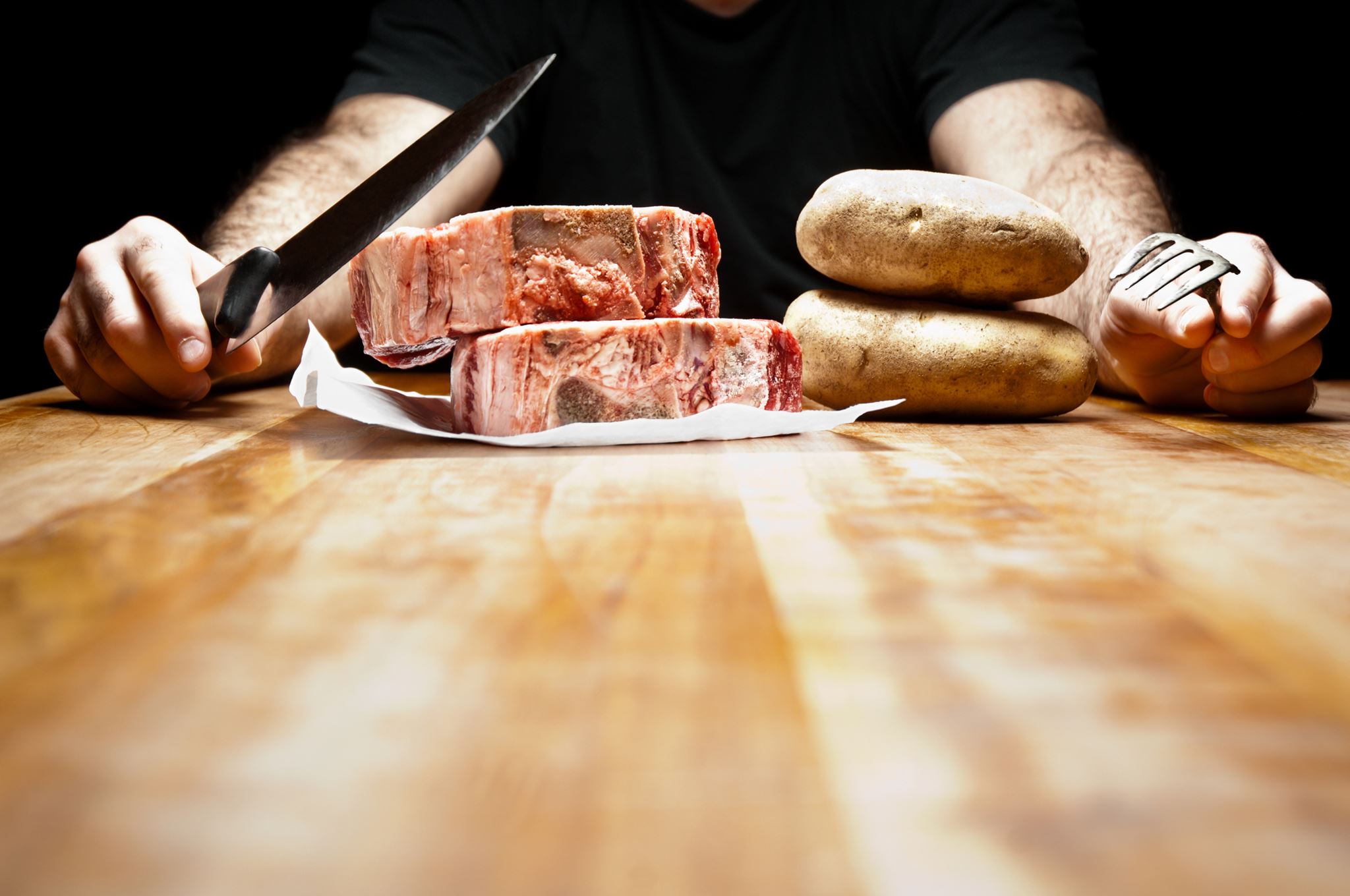 Το κόκκινο κρέας κάνει λιγότερο ελκυστικούς τους άντρες