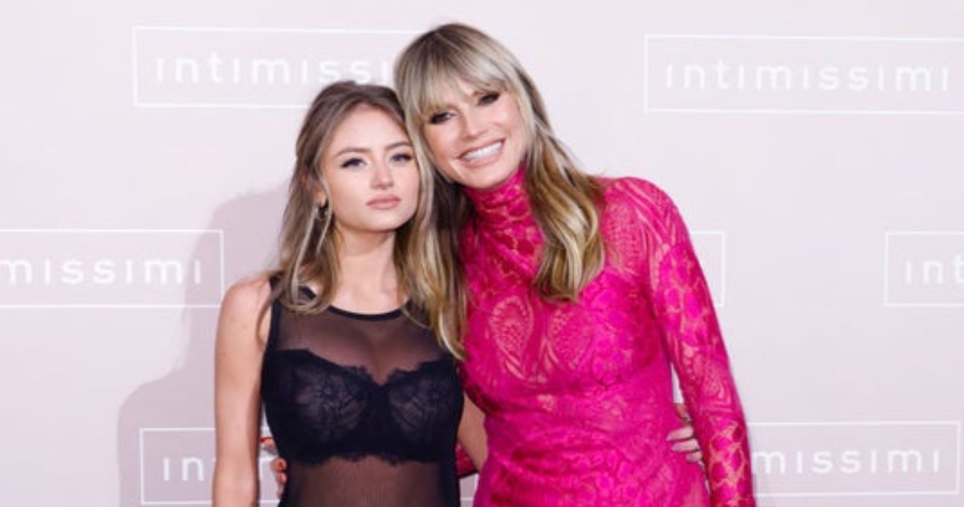 H Heidi Klum και η κόρη της Leni 'κάνουν' τα ωραιότερα στολίδια σε χριστουγεννιάτικο δέντρο