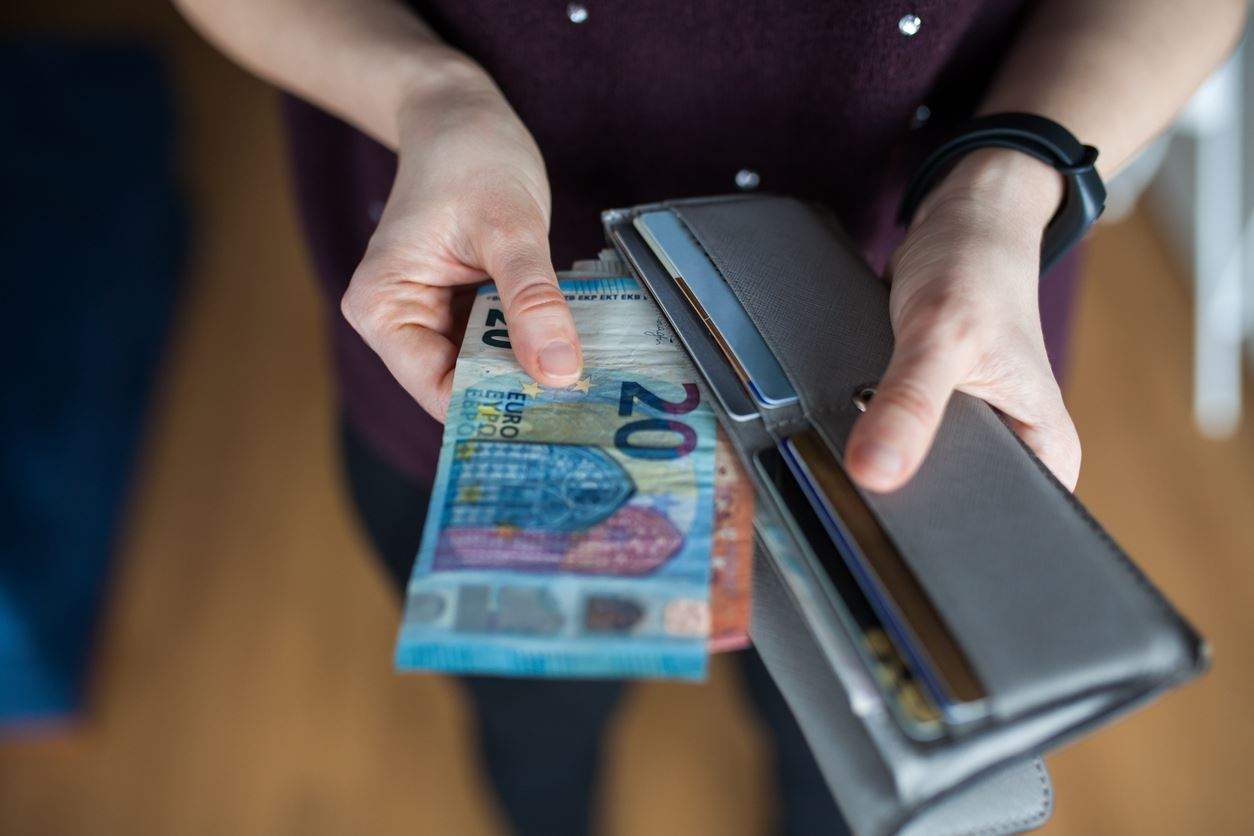 Πόσο αυξήθηκαν οι μισθοί στον ιδιωτικό τομέα το 2024 στην Ελλάδα