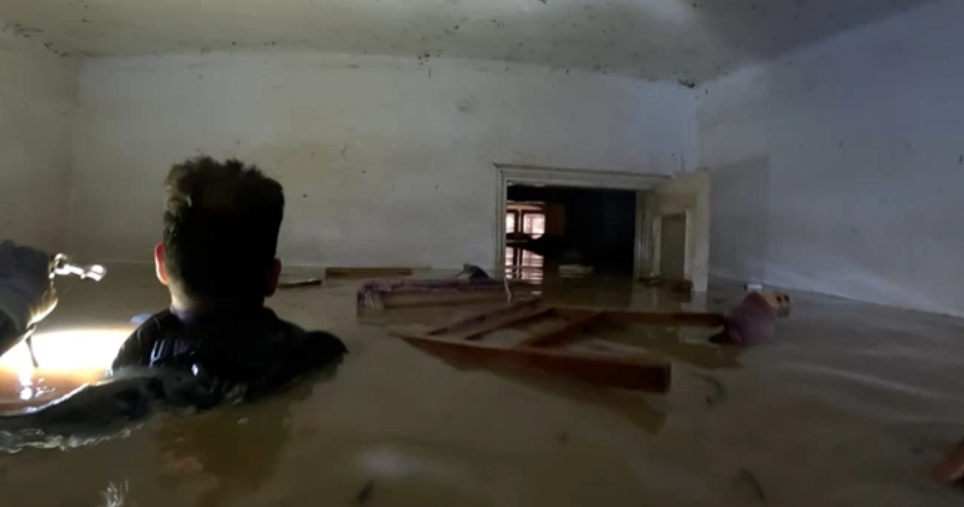 Συγκλονιστικές εικόνες από τις επιχειρήσεις της Μονάδας Υποβρύχιων Αποστολών στην Καρδίτσα