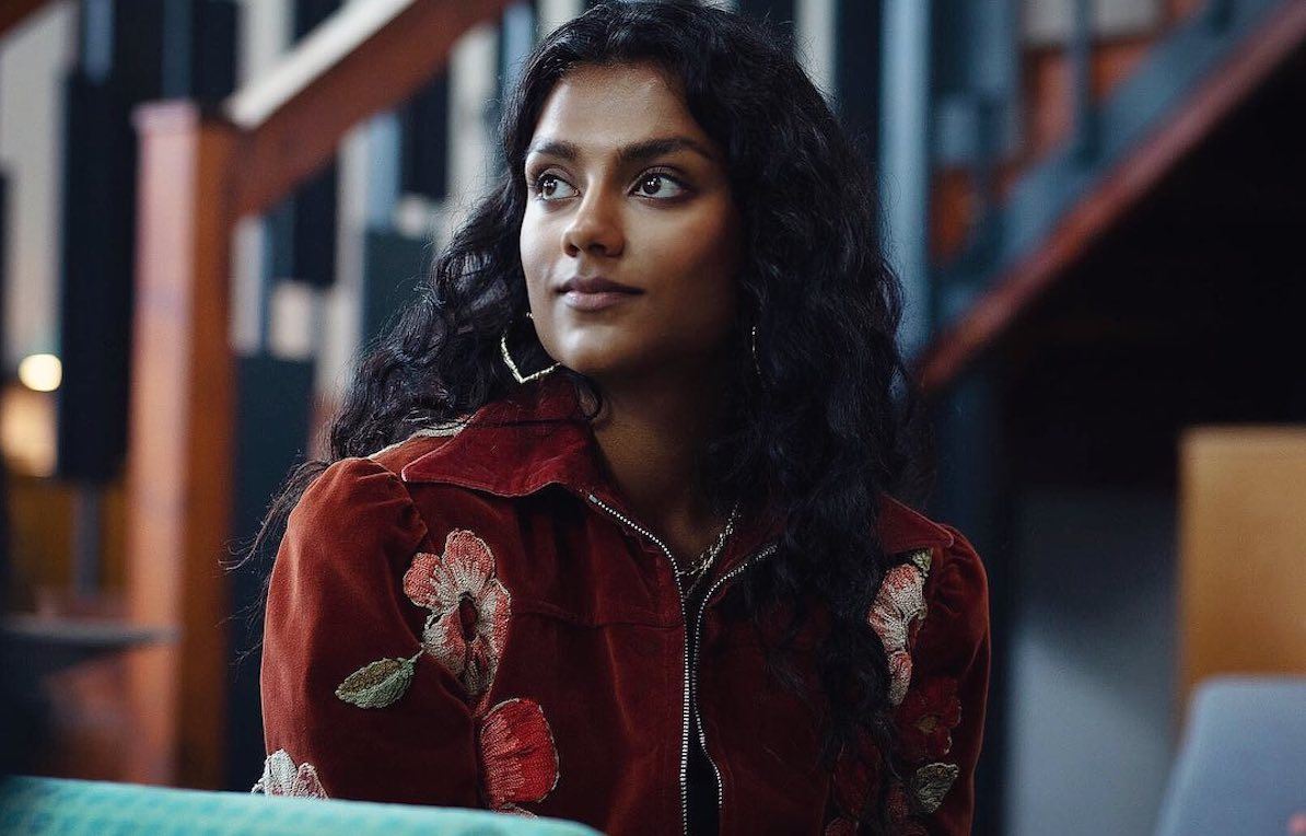 H Simone Ashley είναι το νέο κορίτσι του Bridgerton