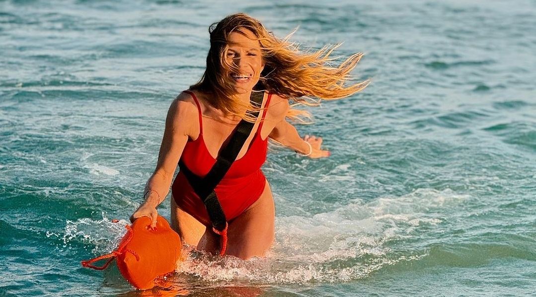 Ντορέττα Παπαδημητρίου vs. Pamela Anderson | Ποια κάνει 'καλύτερο Baywatch;'