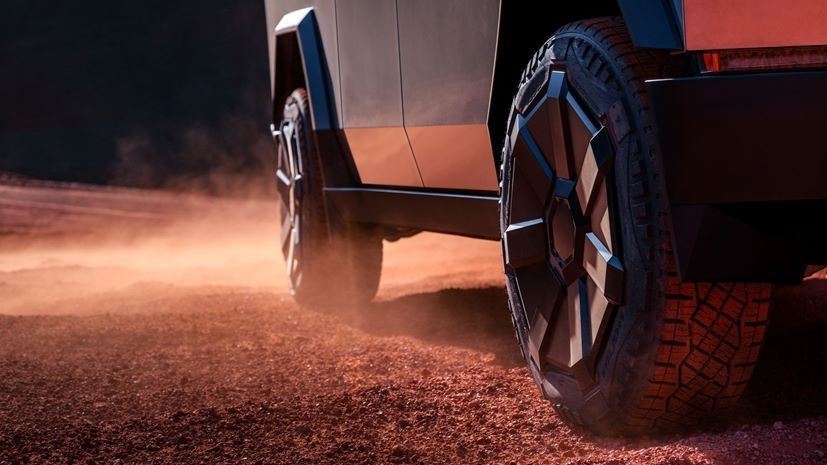 Γιατί όλοι κάνουν επίθεση στην Tesla;