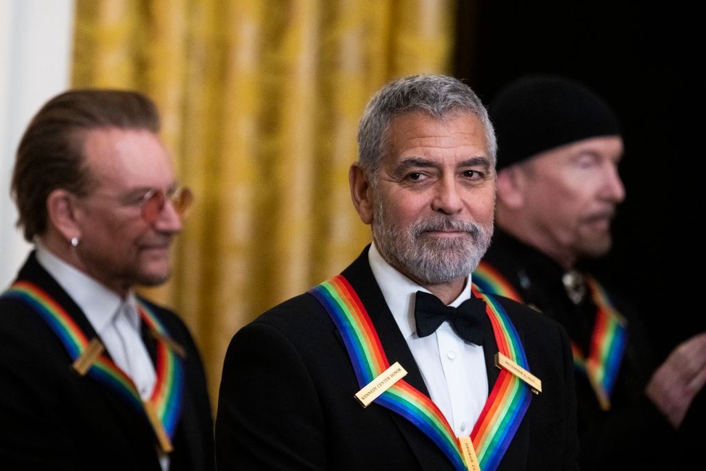 Γιατί ο George Clooney χρηματοδοτεί ένα μικρό χωριό της Γαλλίας