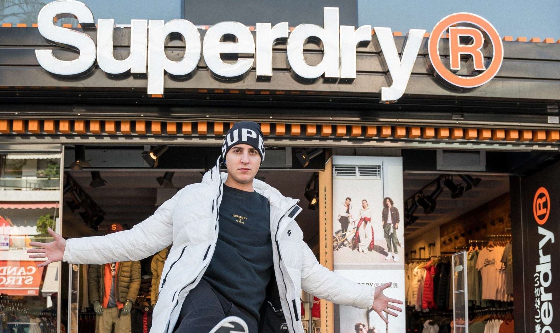 Μία τέλεια ημέρα για ψώνια με τον Good Job Nicky