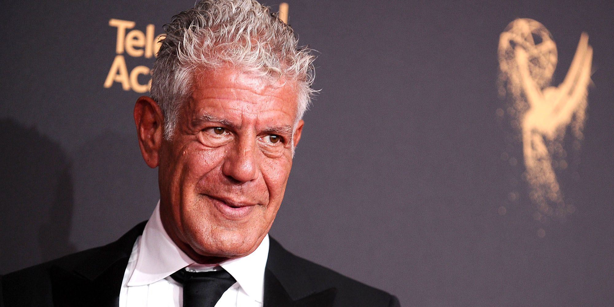 Ο Anthony Bourdain γίνεται τατουάζ στον καρπό της μητέρας του