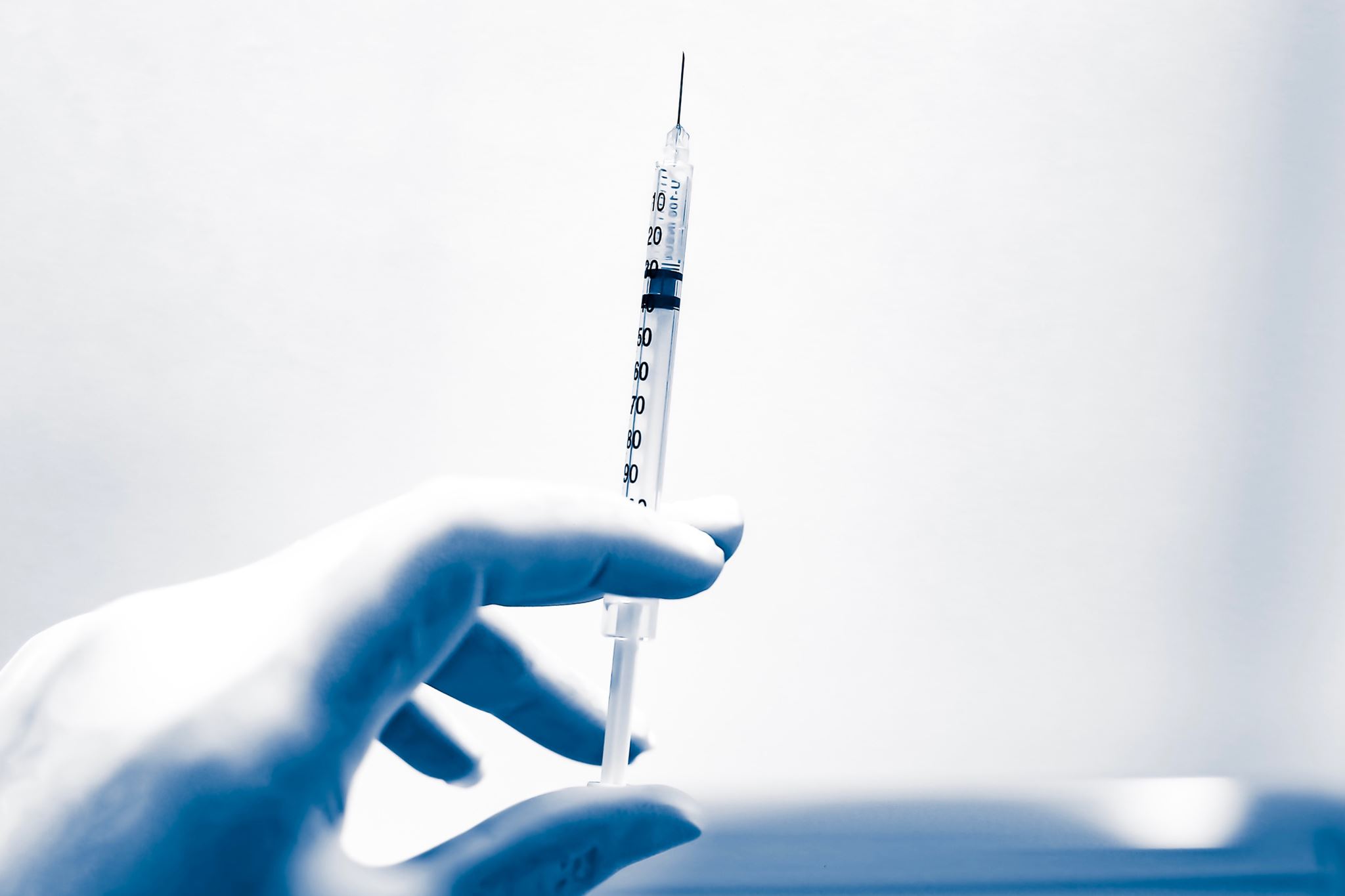 Το γράφημα του Ηλία Μόσιαλου για το ρώσικο εμβόλιο κατά του κορονοϊού