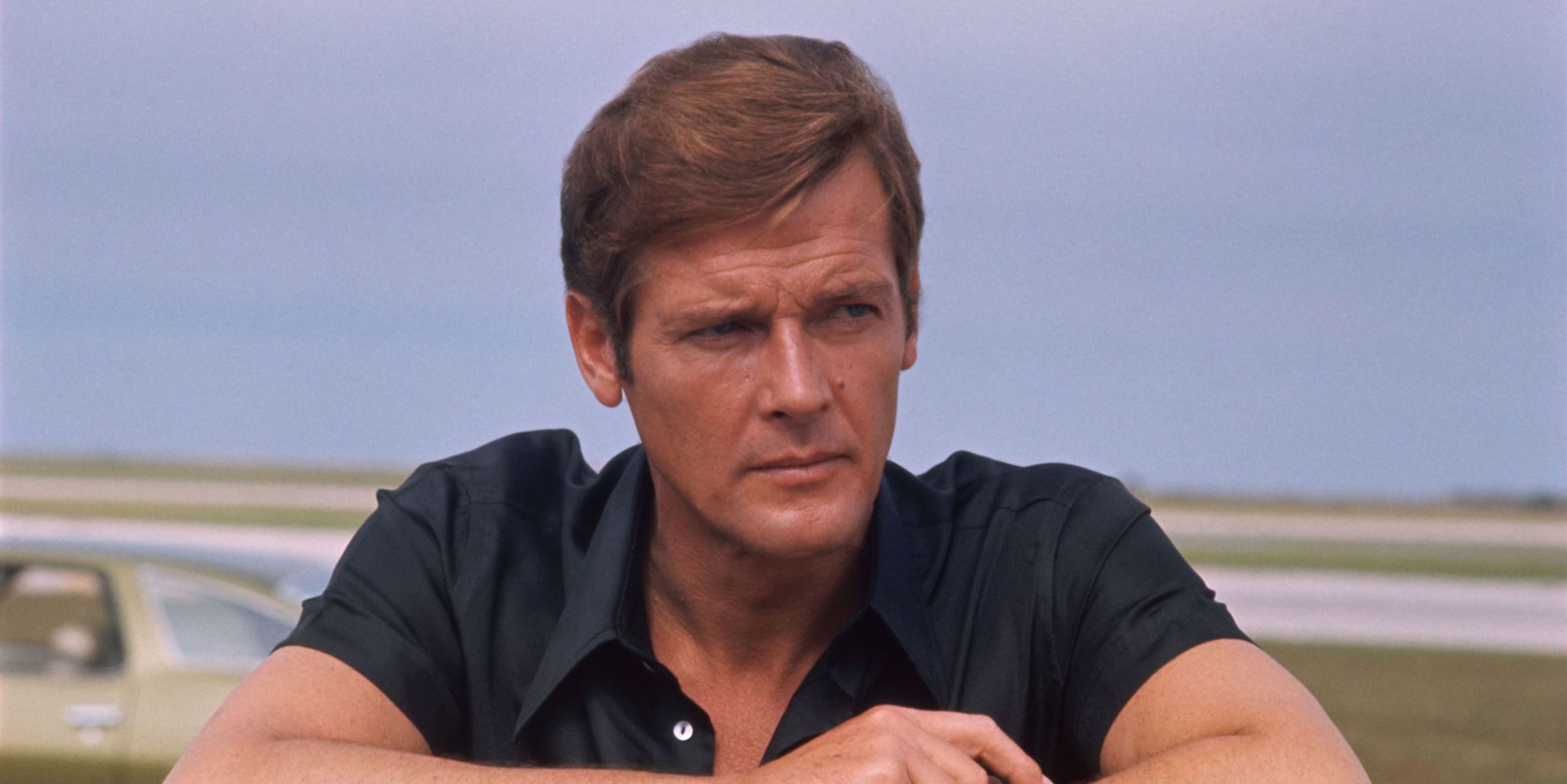 Δημοπρασία με θέμα τον James Bond μας κάνει να γνωρίσουμε καλύτερα τον Roger Moore