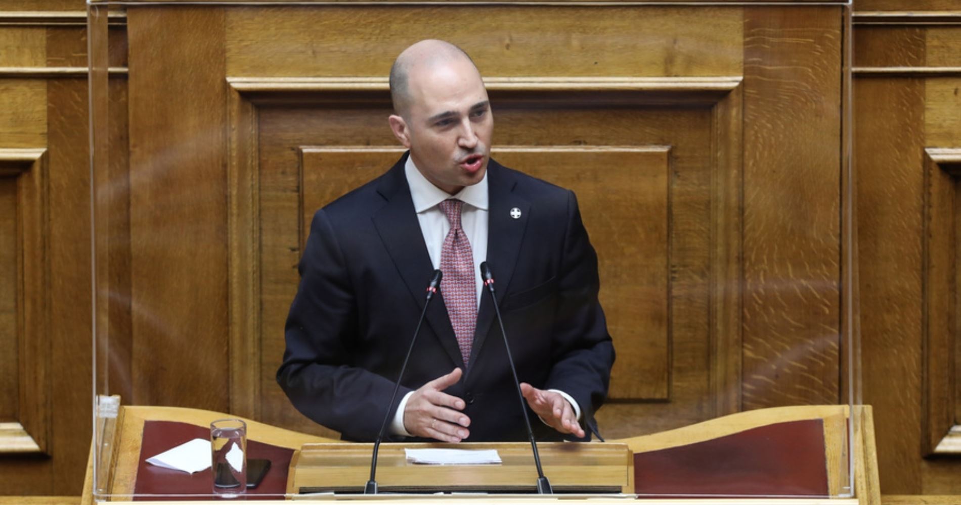 Ο Κωνσταντίνος Μπογδάνος αποχωρεί από την πολιτική