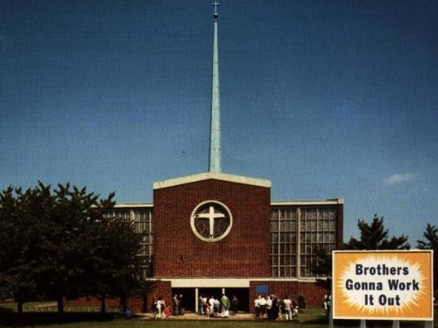 Προστατευόμενο κτήριο είναι πια η εκκλησία της Παναγίας της Φατίμα, οι Chemical Brothers δικαιώνονται