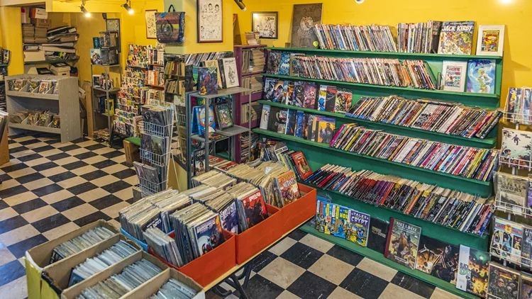 Τα πιο πολύχρωμα βιβλιοπωλεία της Αθήνας