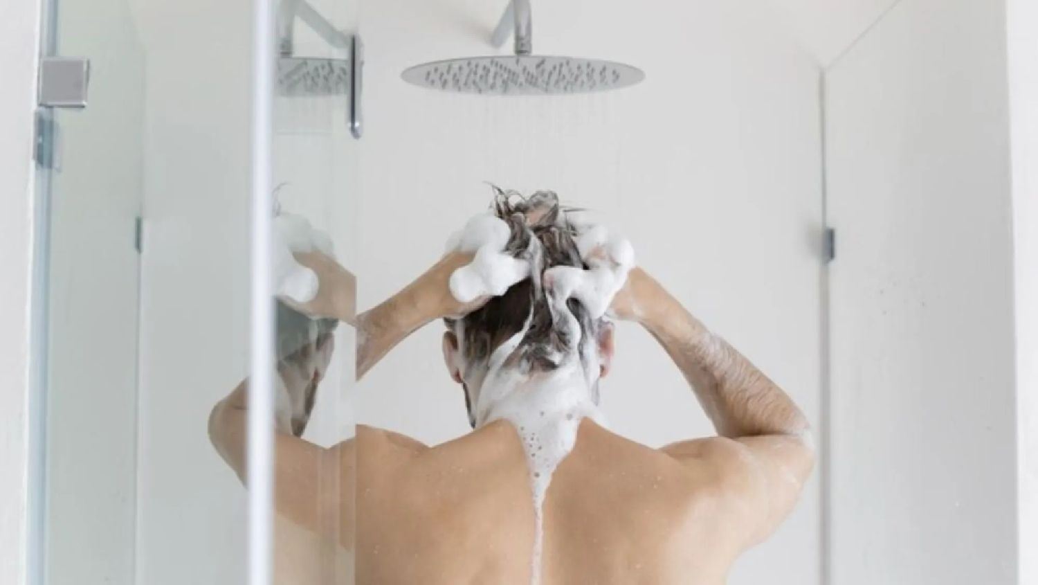 Είναι καλό ή κακό να λούζεις τα μαλλιά σου κάθε μέρα;