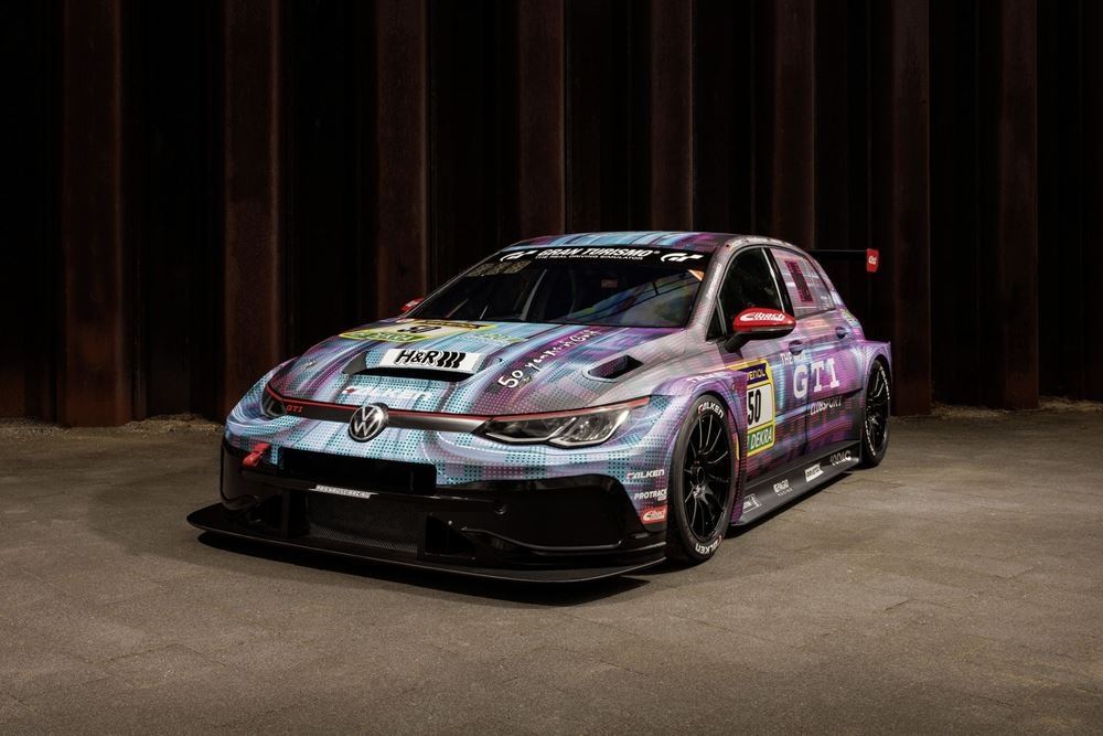 Οδηγώντας το αγωνιστικό VW Golf GTI Clubsport των 323 ίππων