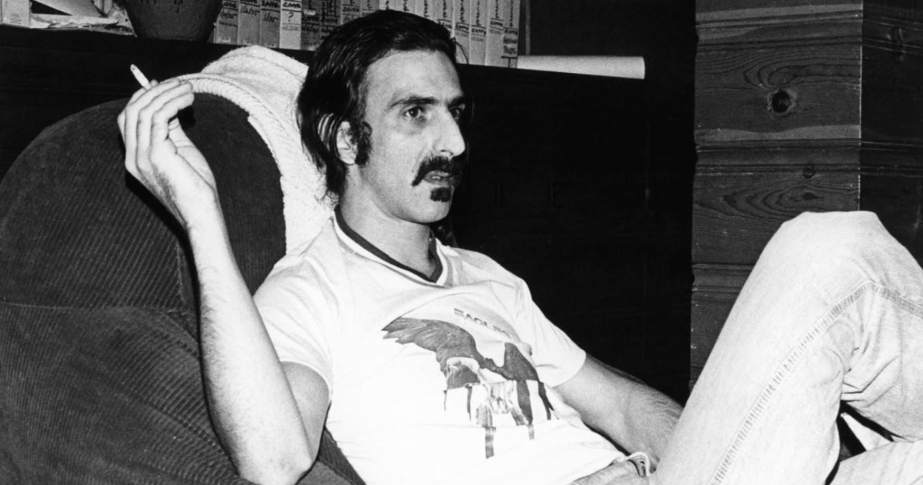 Σπάνιες φωτογραφίες από τη ζωή του αντικομφορμιστή Frank Zappa