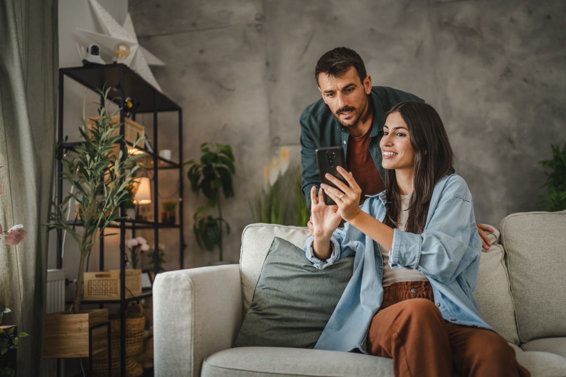 Κοίταξες το κινητό της σχέσης σου;-Τι σημαίνει αυτό σύμφωνα με την ψυχολογία