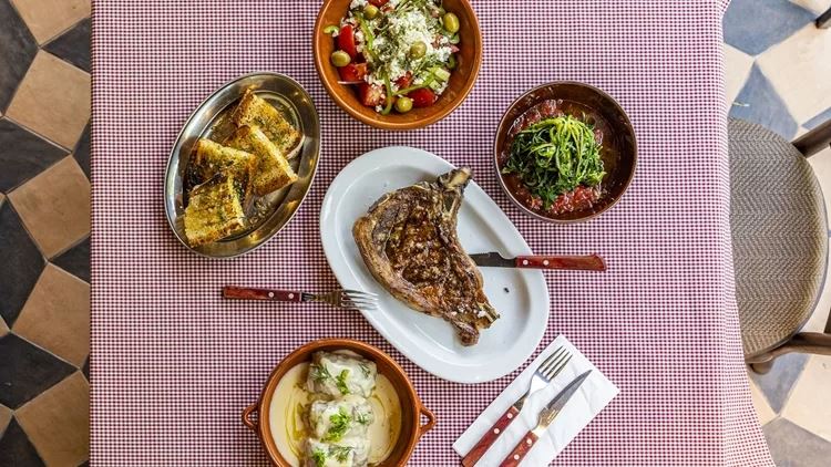 Αυτή η ταβέρνα θα μείνει ανοιχτή όλο τον Αύγουστο στην Αθήνα