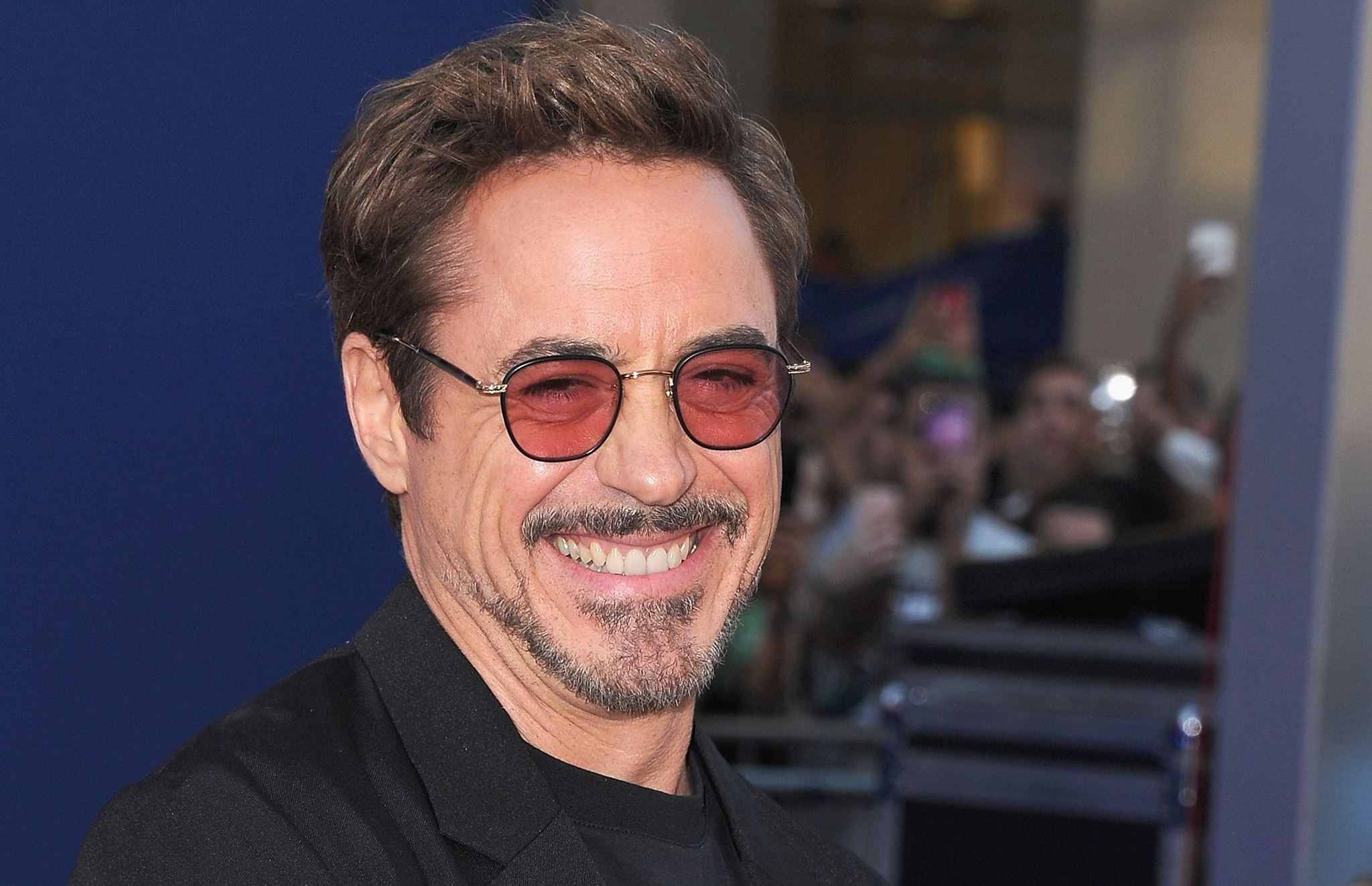 Η μόδα στα γυαλιά του φετινού χειμώνα παντρεύει το μέταλλο με το χρώμα