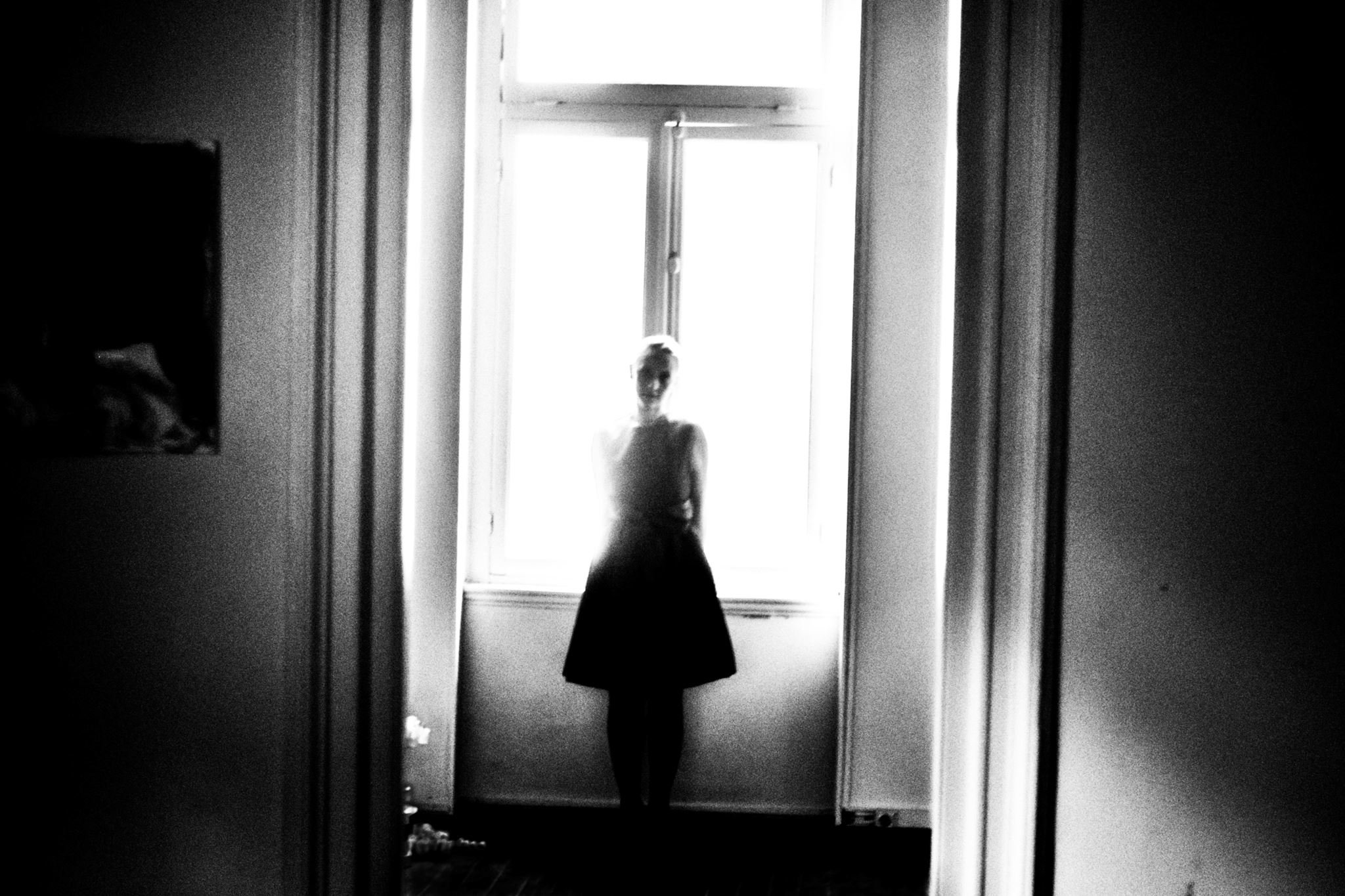 Follow me Home: Η έκθεση φωτογραφίας που γεφυρώνει το ορατό με το μη ορατό