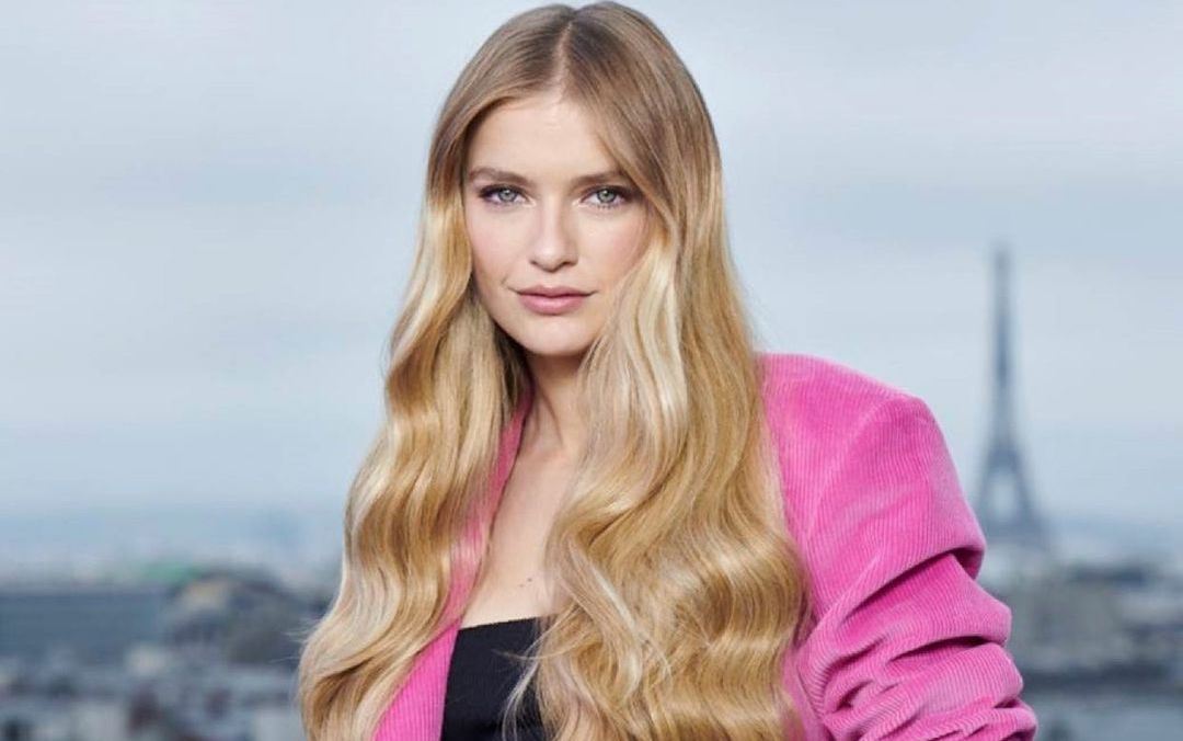 Η Camille Razat είναι ένας σοβαρός λόγος για να δεις Emily in Paris