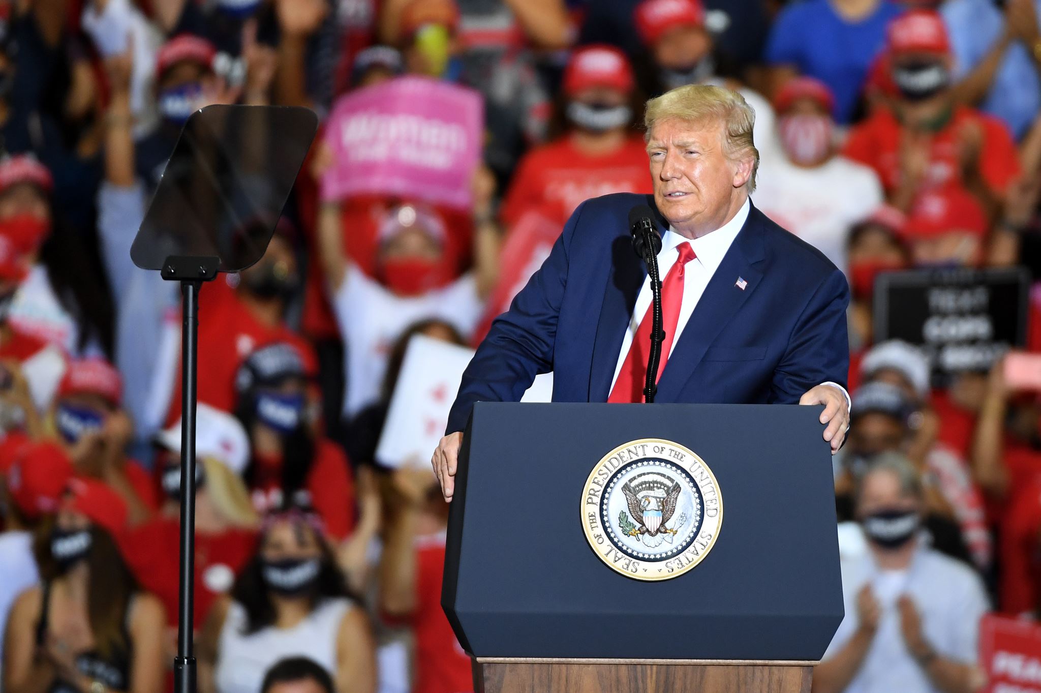 Ο Donald Trump ισχυρίζεται ότι το εμβόλιο του κορονοϊού θα είναι έτοιμο σε ένα μήνα