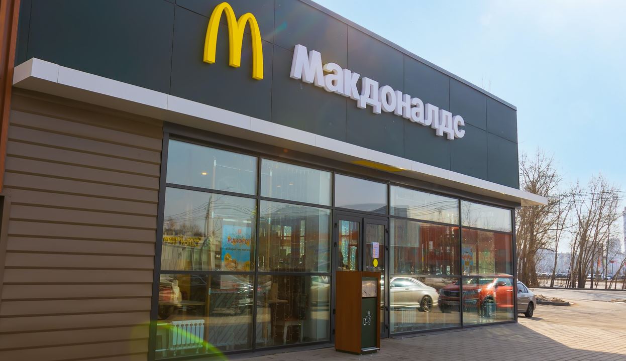 Τα McDonald's αποχωρούν από τη Ρωσία μετά από 32 χρόνια