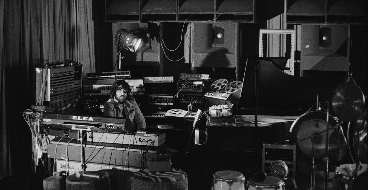 Elon Musk, Κώστας Γαβράς και σύσσωμος ο καλλιτεχνικός κόσμος αποχαιρετούν τον Βαγγέλη Παπαθανασίου