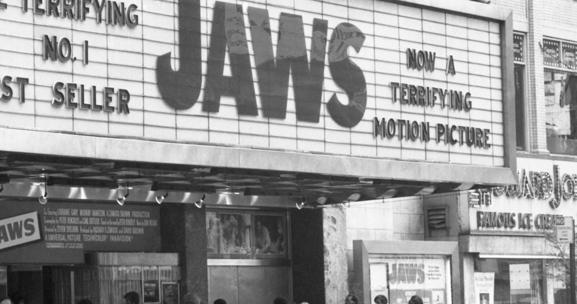 Όταν ο Stephen Spielberg έκανε την επανάστασή του με 'Τα Σαγόνια του Καρχαρία'