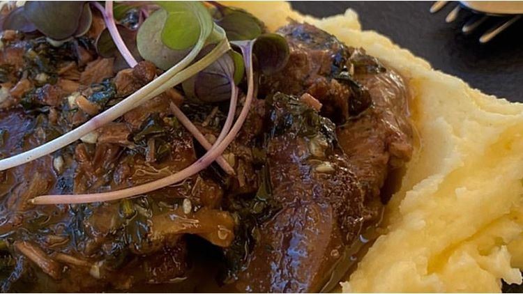 Πού θα φας το νοστιμότερο κερκυραϊκό σοφρίτο στην Αθήνα