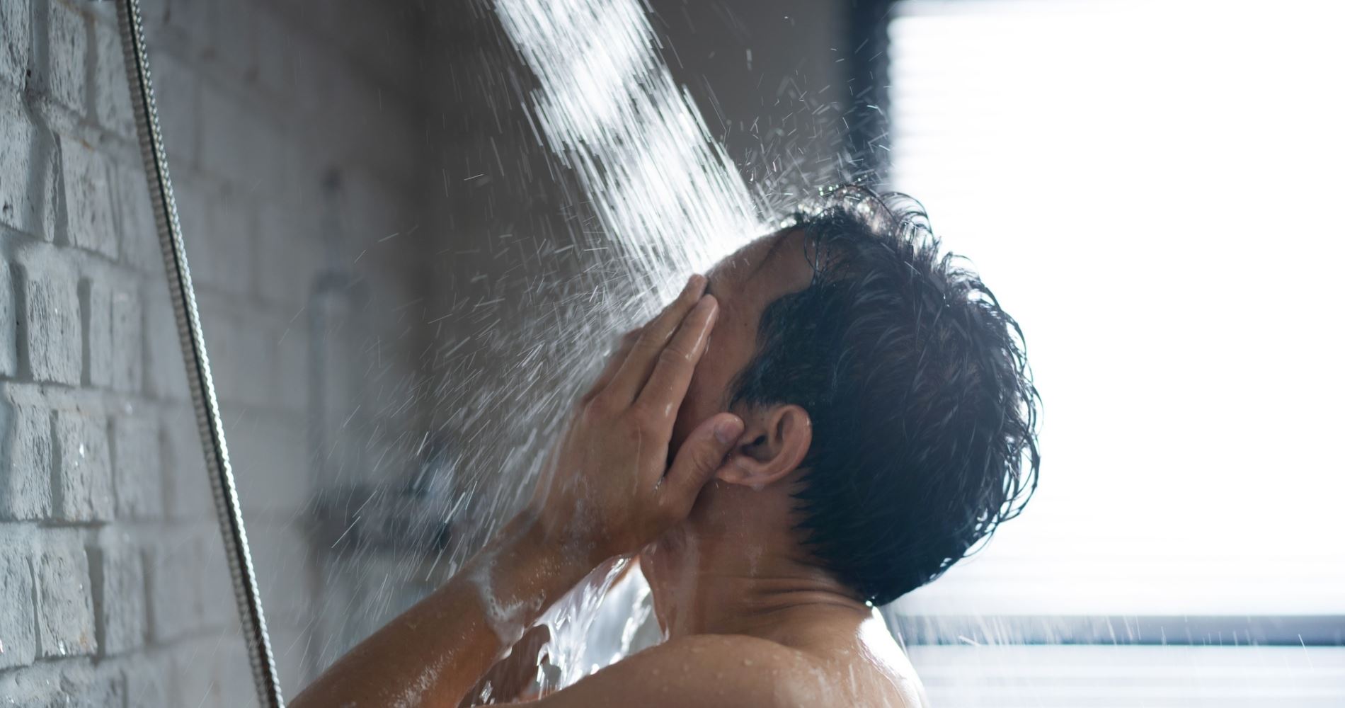 Πόσες φορές πρέπει να κάνεις ντους την εβδομάδα, σύμφωνα με το Harvard