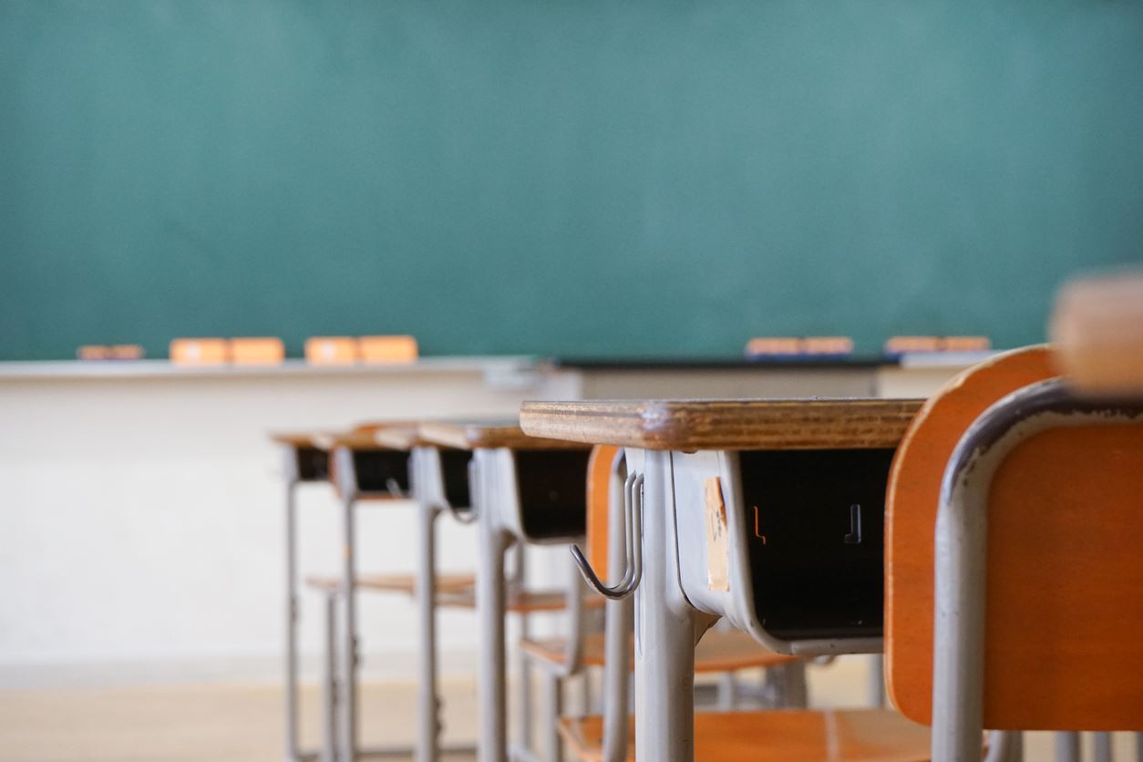 Η ανώτερη εκπαίδευση μας προστατεύει από τη νόσο Αλτσχάιμερ; Τα δεδομένα μιας νέας έρευνας που προκαλούν έκπληξη