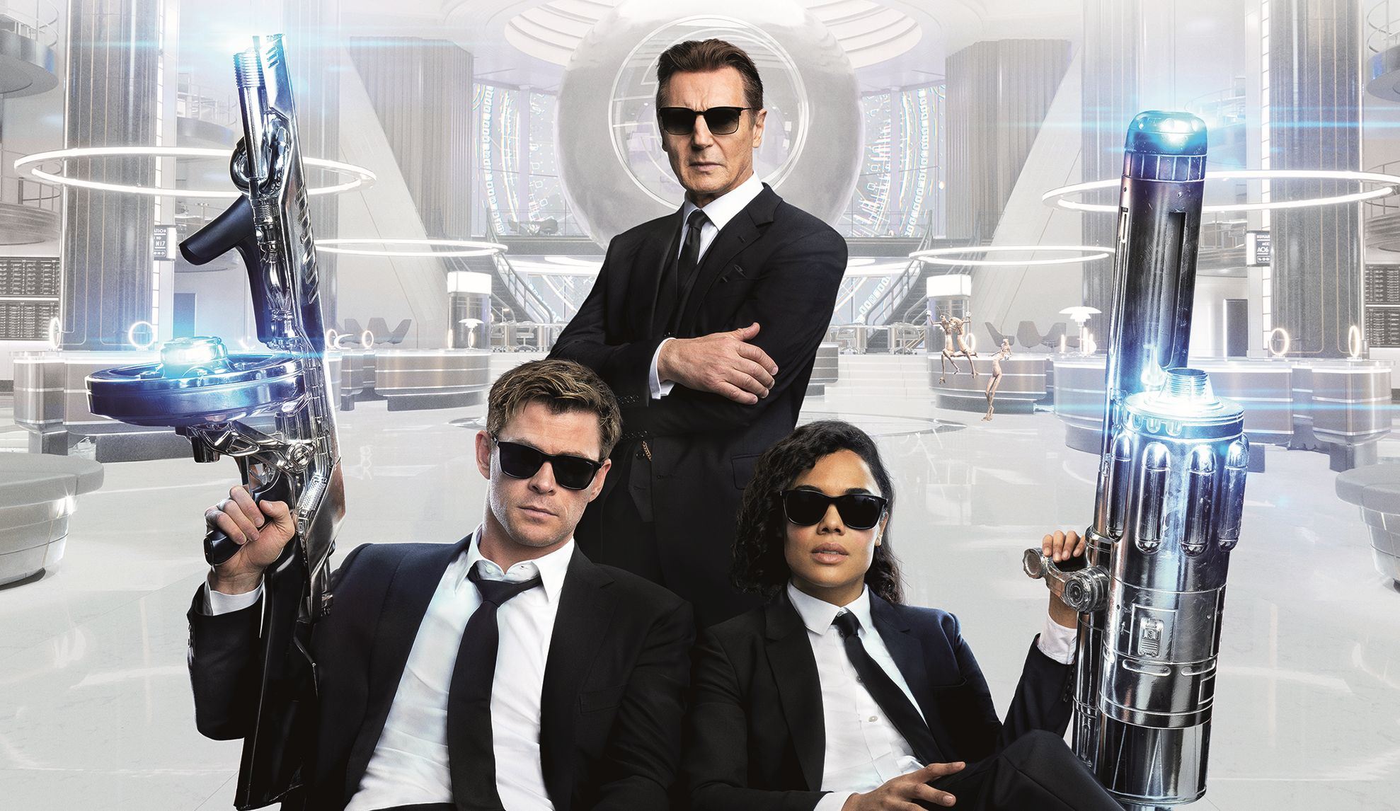 Κομψό, χολιγουντιανό στυλ με τα νέα γυαλιά ηλίου της Police