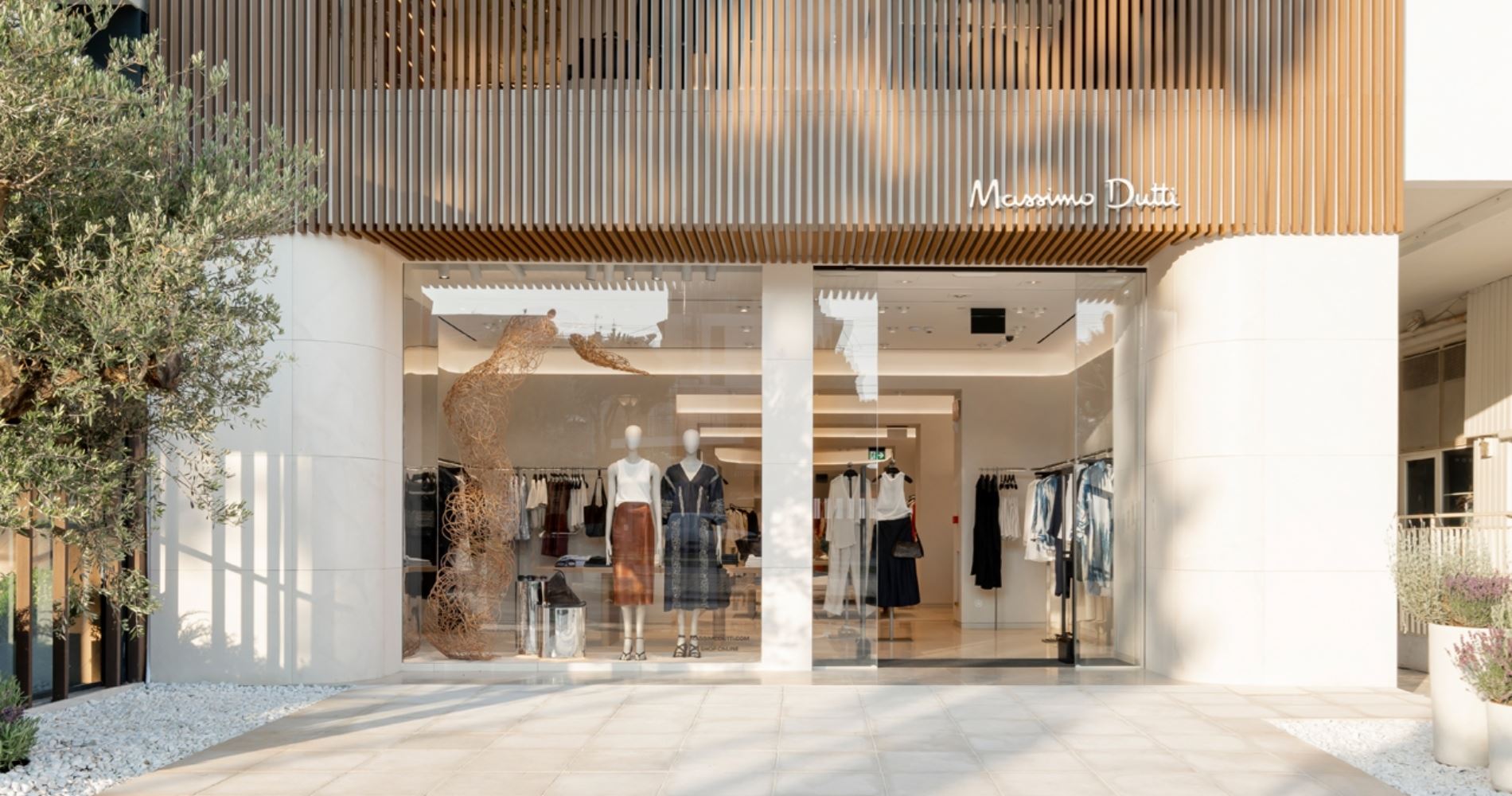 Η Massimo Dutti αποκαλύπτει το ανανεωμένο κατάστημά της στη Γλυφάδα