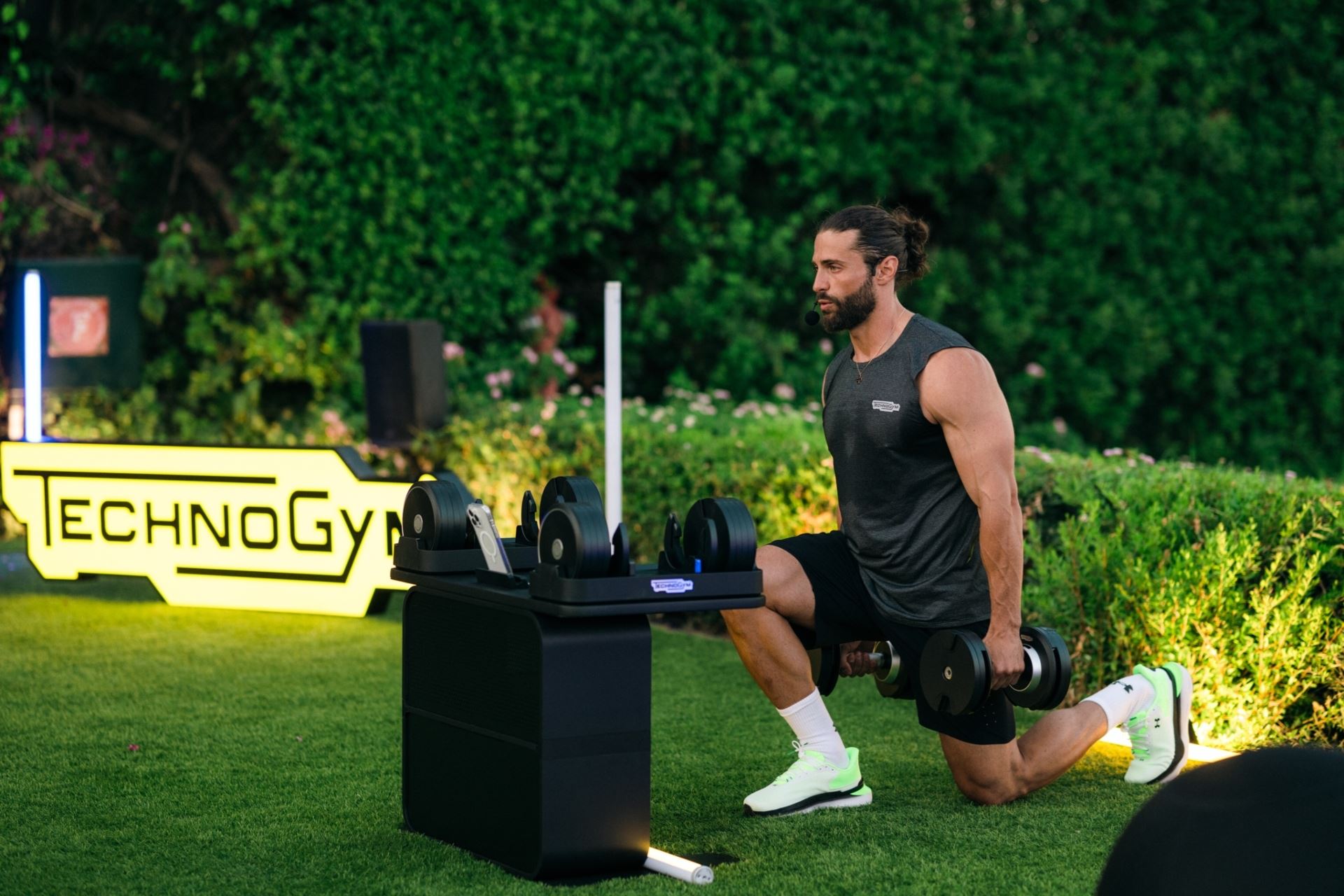 Technogym: Παρουσίασε τα νέα Technogym Connected Dumbbells με ένα Exclusive Sunset Master Class με τον Κωνσταντίνο Βασάλο