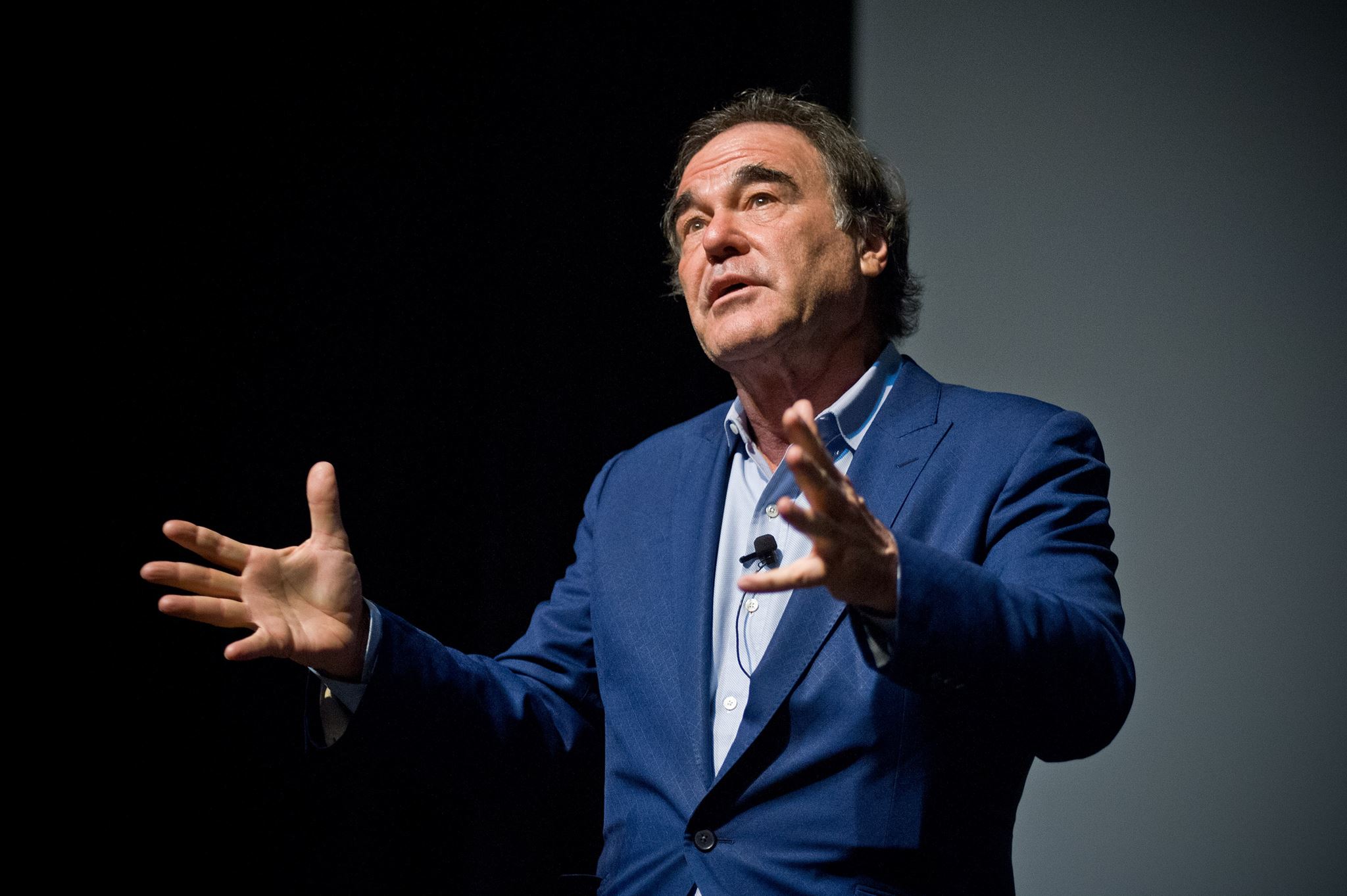 O Oliver Stone αποκάλυψε ότι έκανε το ρώσικο εμβόλιο για τον κορονοϊό